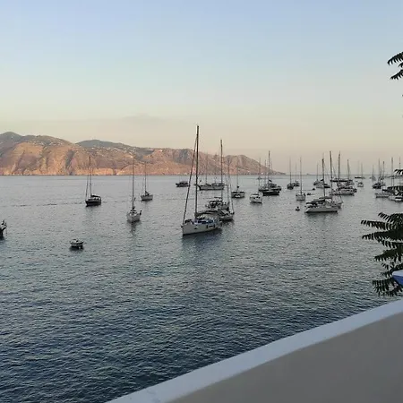 Aeolian Sea House * Santa Marina Salina