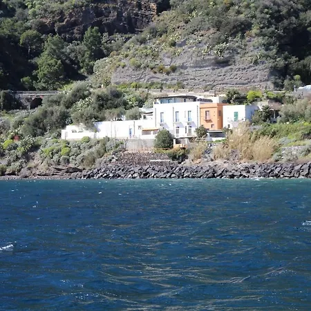 Aeolian Sea House * サンタ・マリーナ・サリーナ