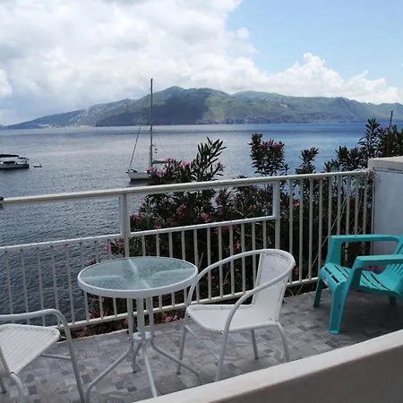 Aeolian Sea House * サンタ・マリーナ・サリーナ